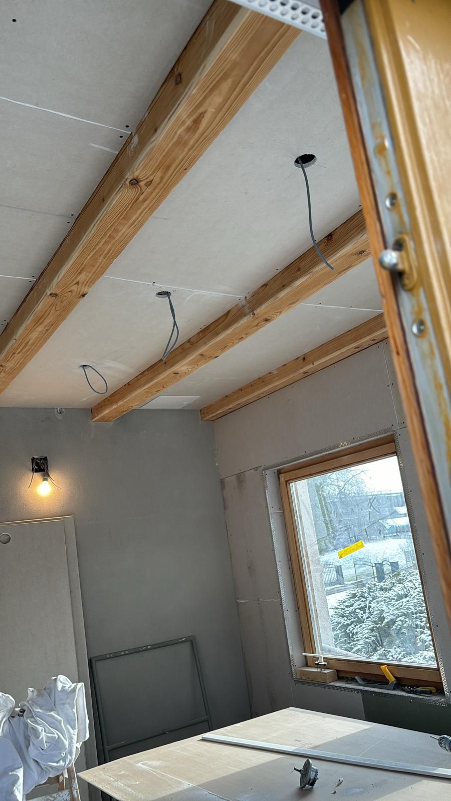 Spachtel- und Schleifarbeit Spachtel- und Schleifarbeit