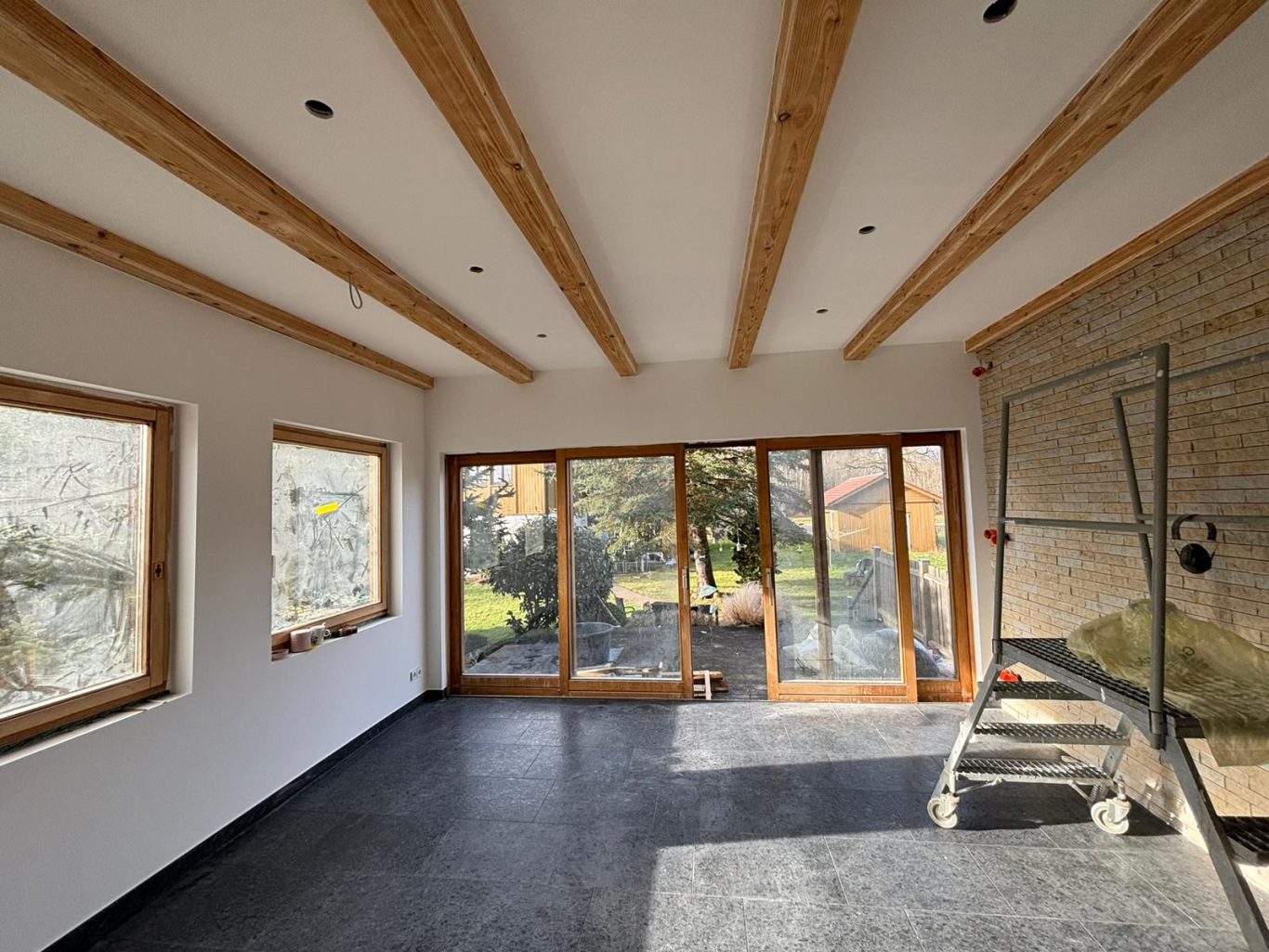 Malerarbeiten im Innenbereich Malerarbeiten im Innenbereich